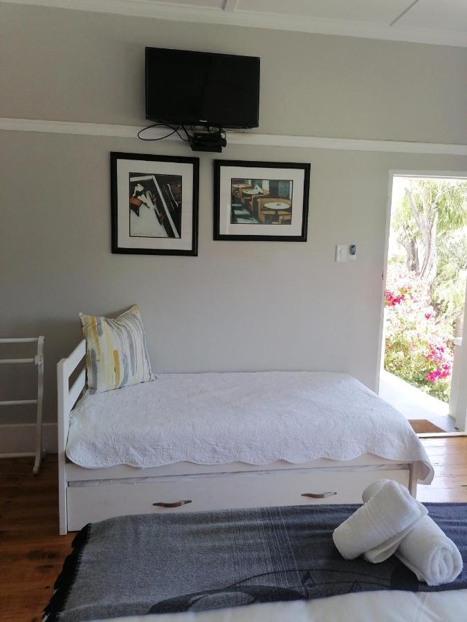 Conifer Beach House Port Elizabeth Exteriör bild